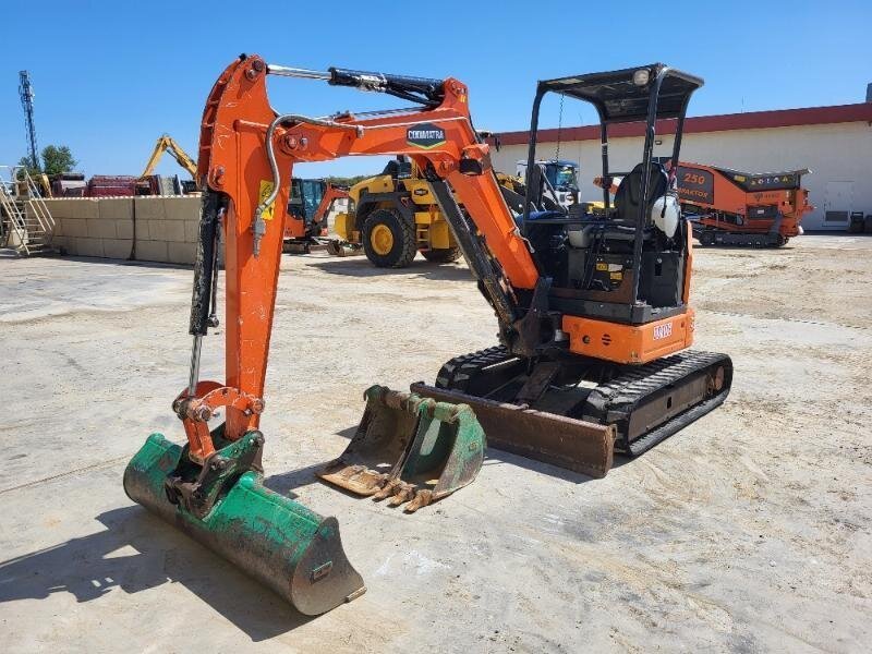 HITACHI ZX26U-5 + 3 GODETS