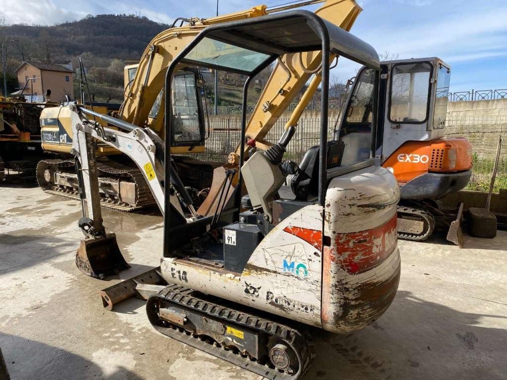 BOBCAT E14 avec 3 godets et BRH – Image 3