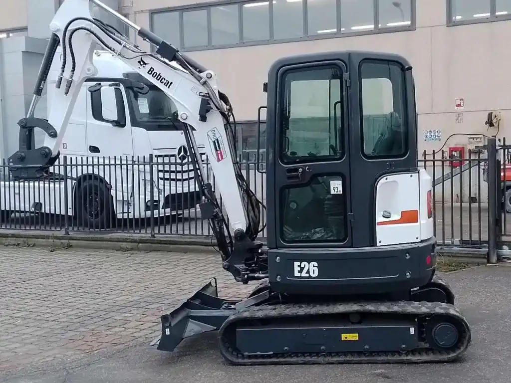 BOBCAT E26 + 3 GODETS – Image 3