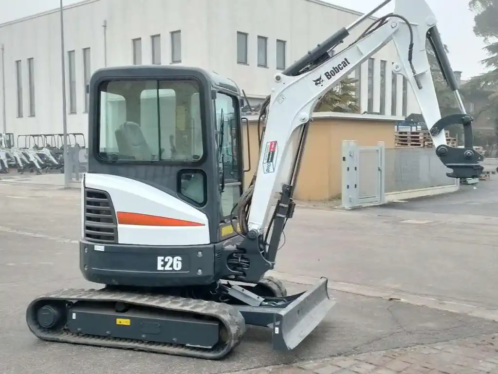 BOBCAT E26 + 3 GODETS – Image 7