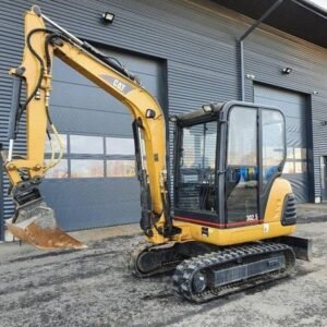CATERPILLAR 302.5 + TARIERE HYDRAULIQUE + 3 GODETS