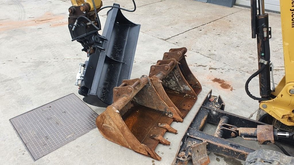 CAT 302.2D 2,1 T + 3 GODETS – Image 5