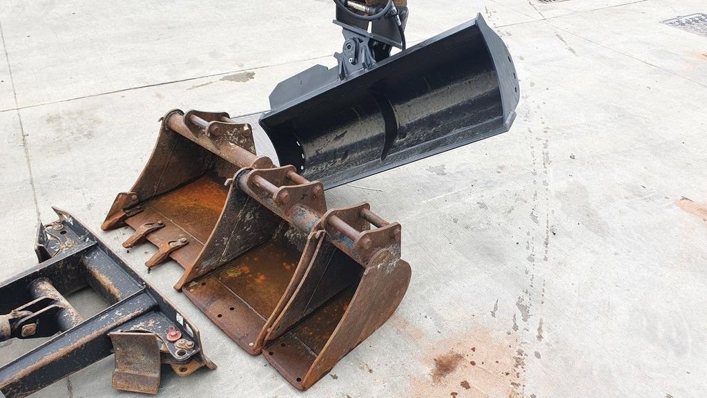 CAT 302.2D 2,1 T + 3 GODETS – Image 7