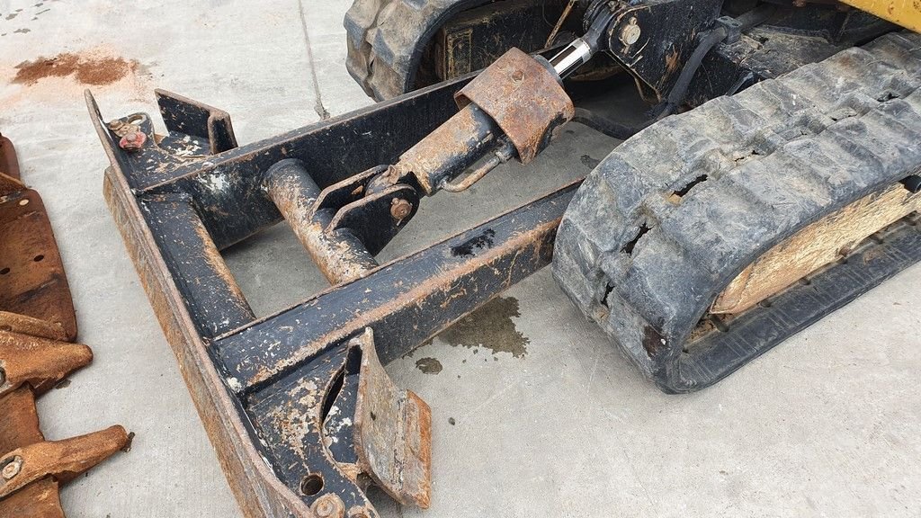 CAT 302.2D 2,1 T + 3 GODETS – Image 10