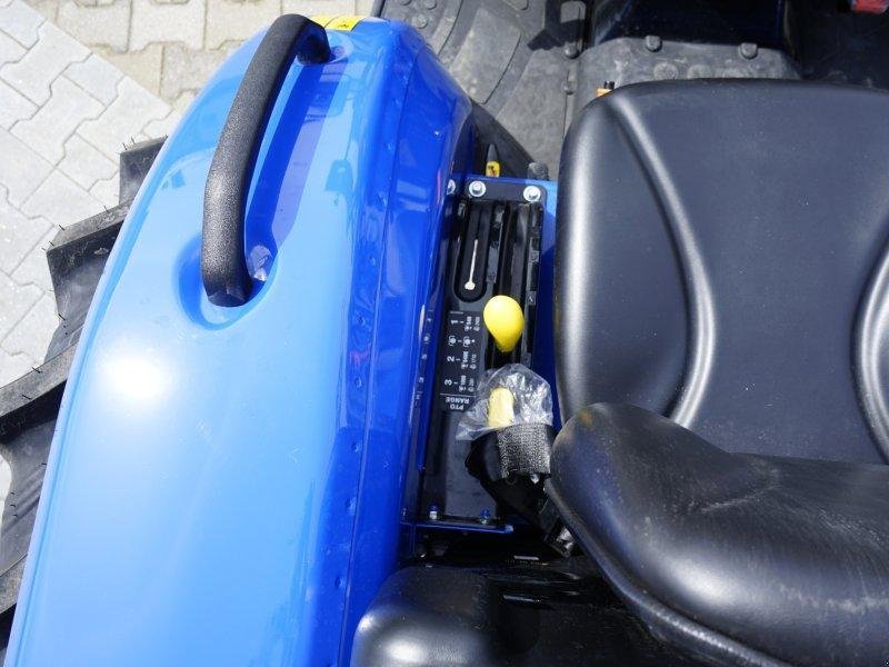 New Holland Boomer50 – Image 11