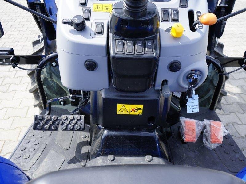 New Holland Boomer50 – Image 13