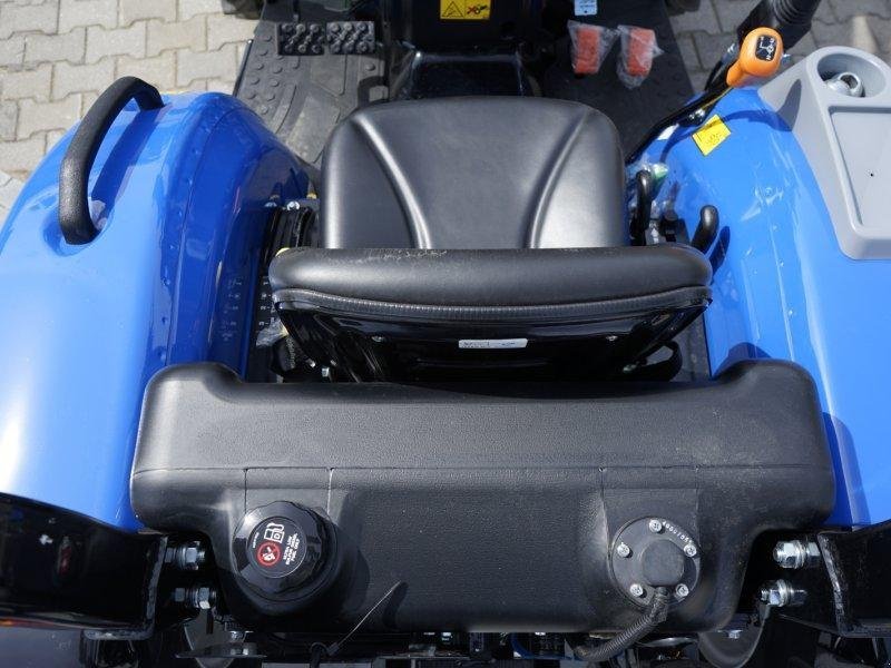 New Holland Boomer50 – Image 14