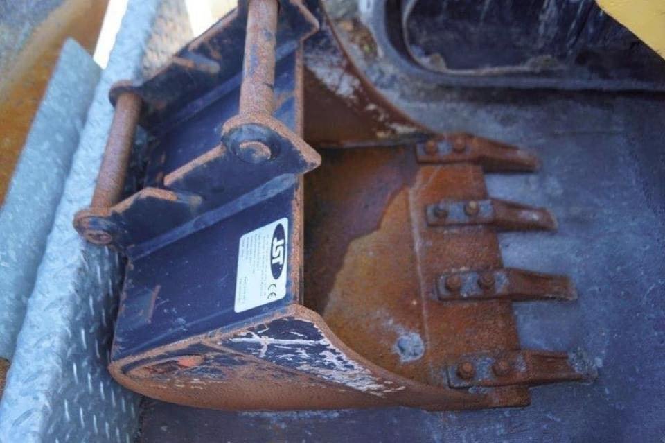 2017 CATERPILLAR 301.7D + 3 GODETS + REMORQUE – Image 3