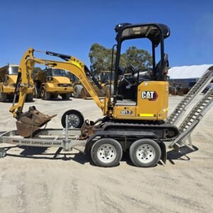 2021 CATERPILLAR 301.7CR + 3 GODETS + REMORQUE