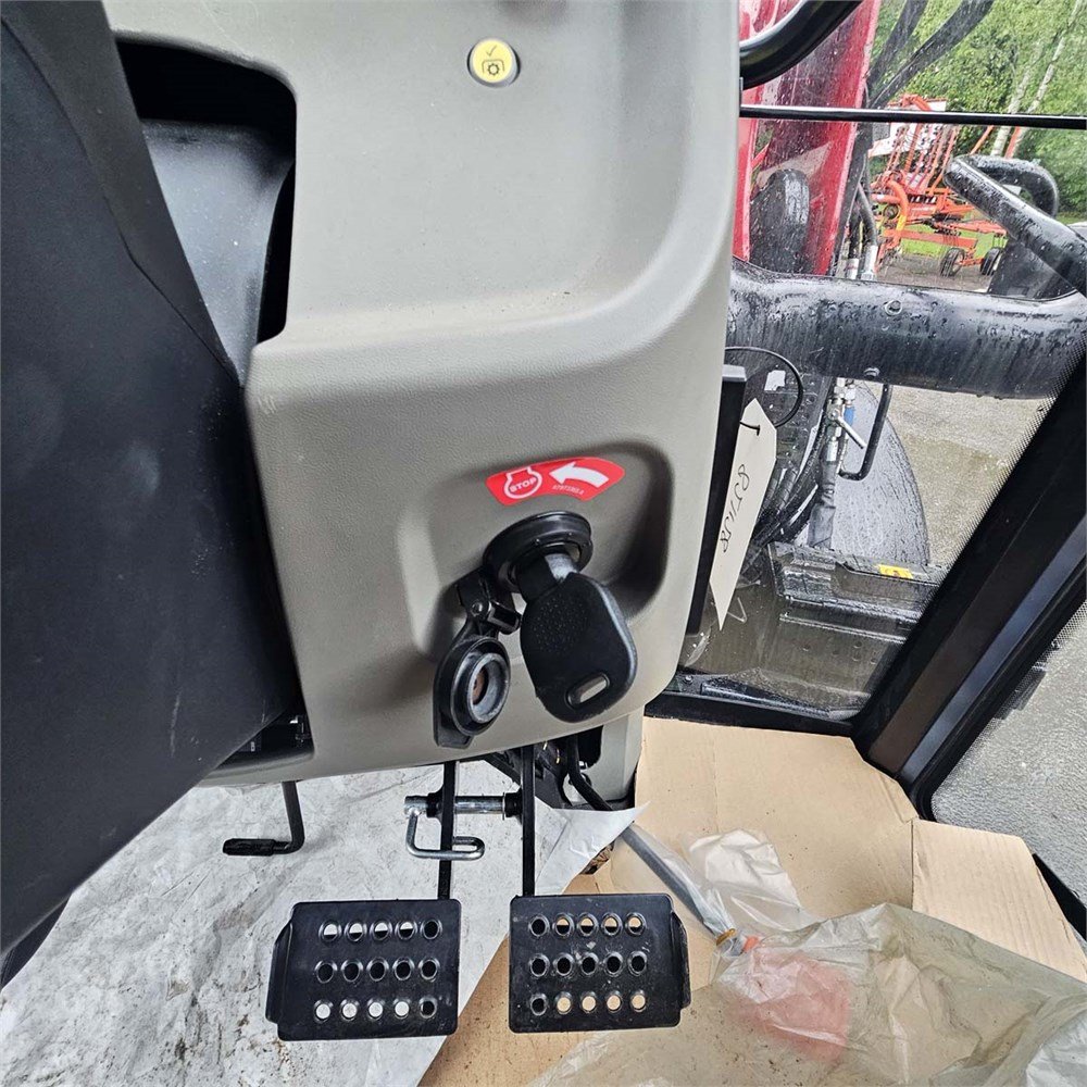 Case IH Farmall 100 A – Image 34