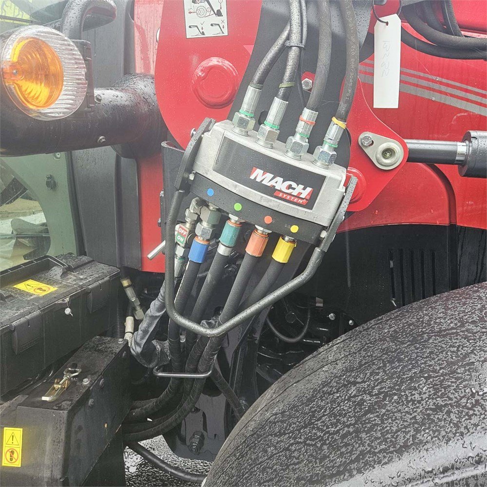 Case IH Farmall 100 A – Image 11
