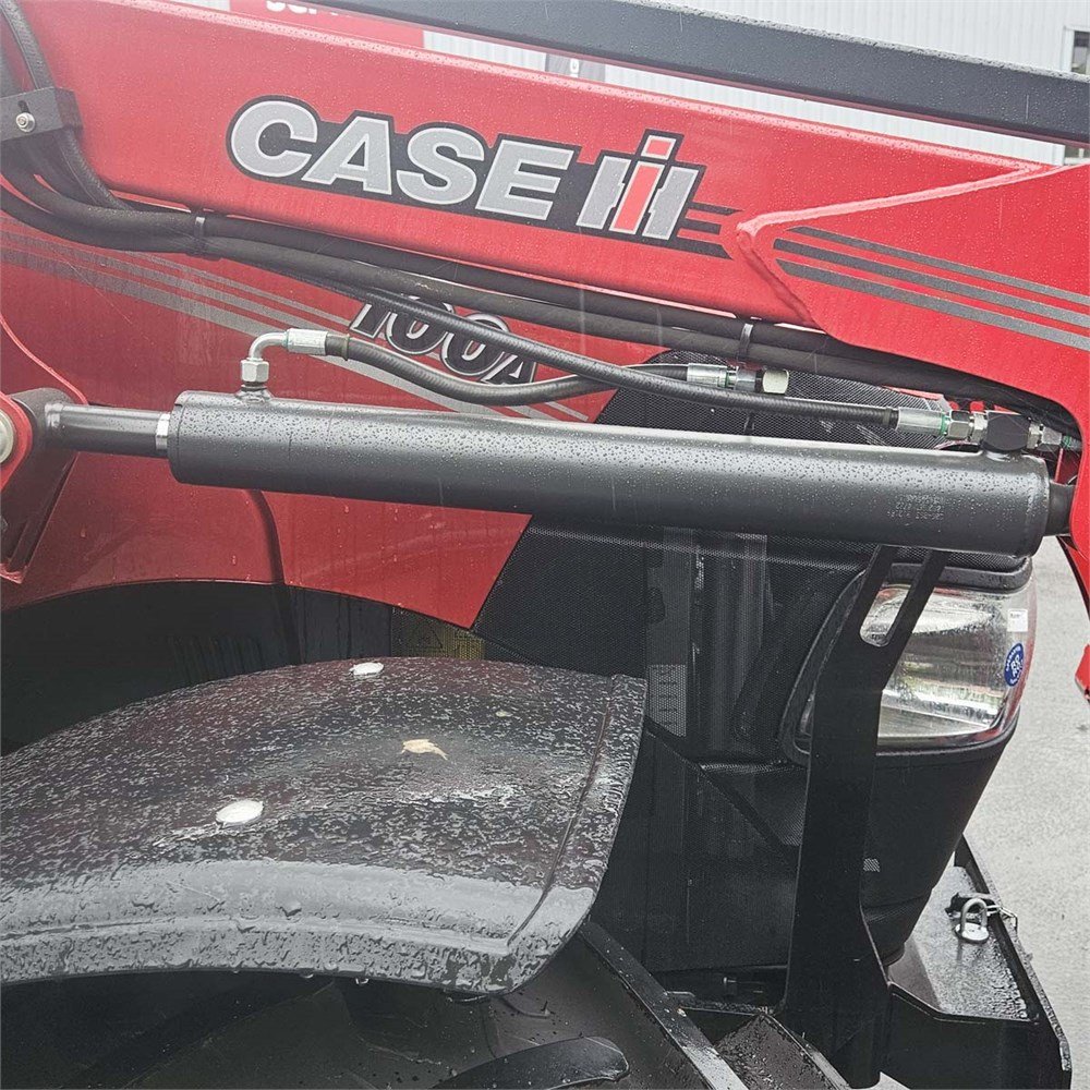Case IH Farmall 100 A – Image 10