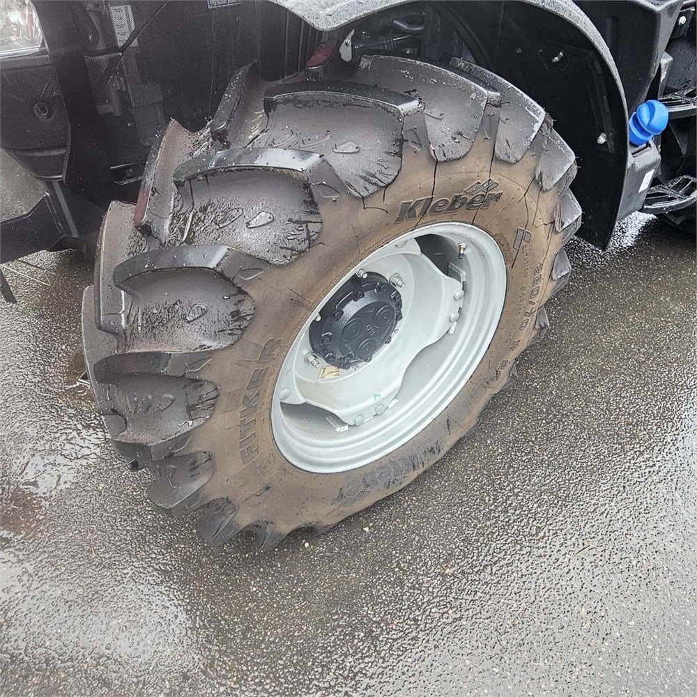 Case IH Farmall 100 A – Image 27