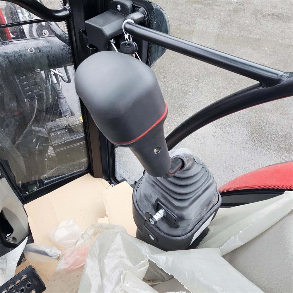 Case IH Farmall 100 A – Image 48