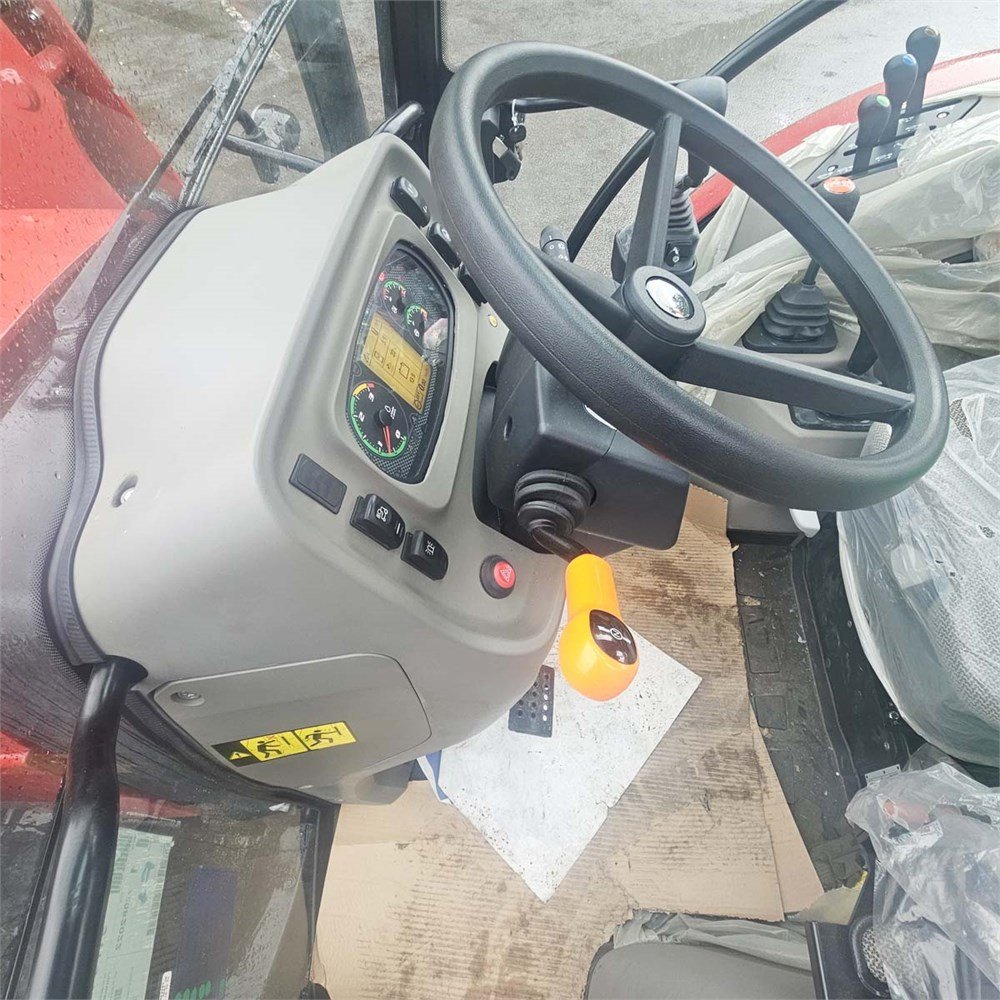 Case IH Farmall 100 A – Image 53