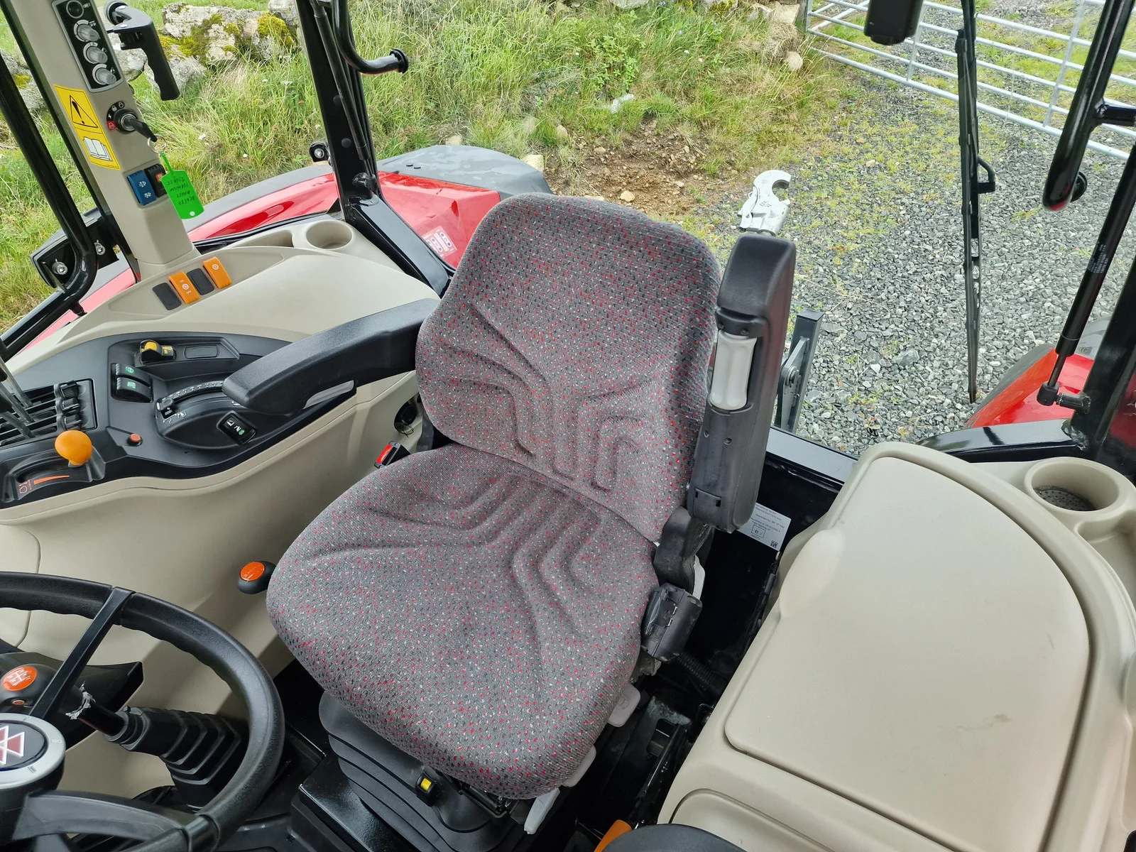 Massey Ferguson 4710M Dyna 2 – 2021 – Image 32