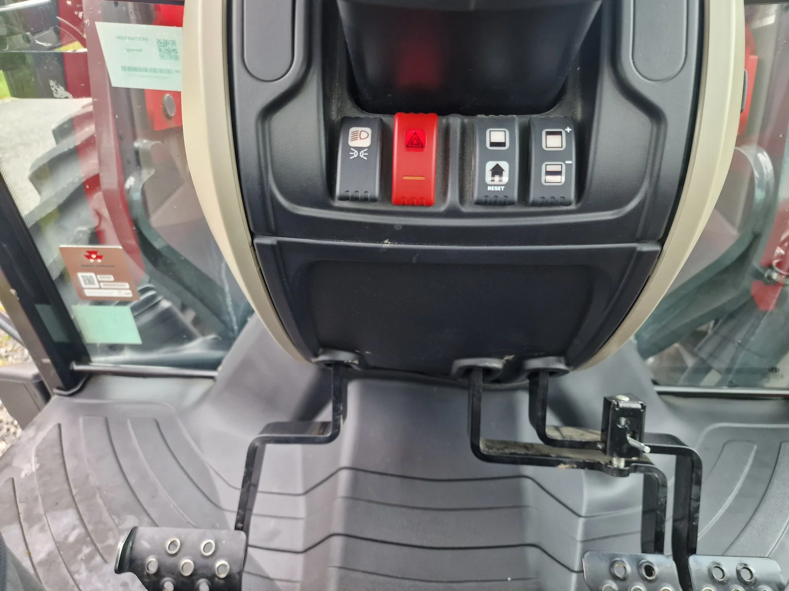 Massey Ferguson 4710M Dyna 2 – 2021 – Image 40