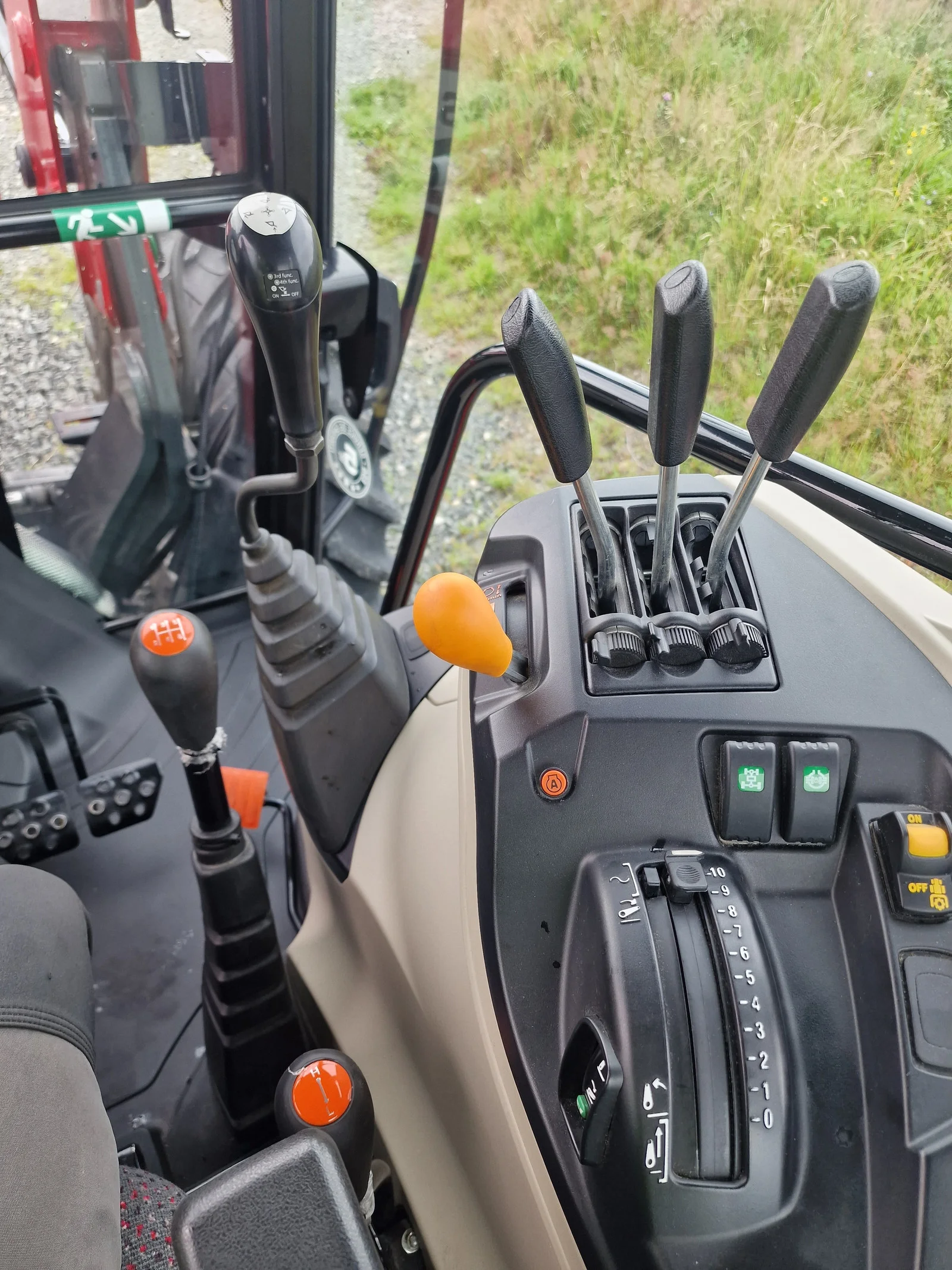 Massey Ferguson 4710M Dyna 2 – 2021 – Image 37