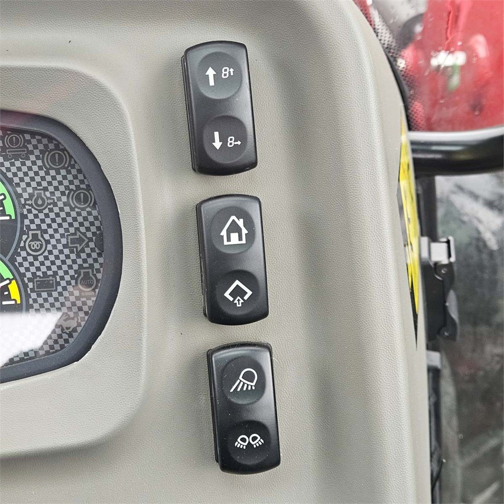 Case IH Farmall 100 A – Image 50