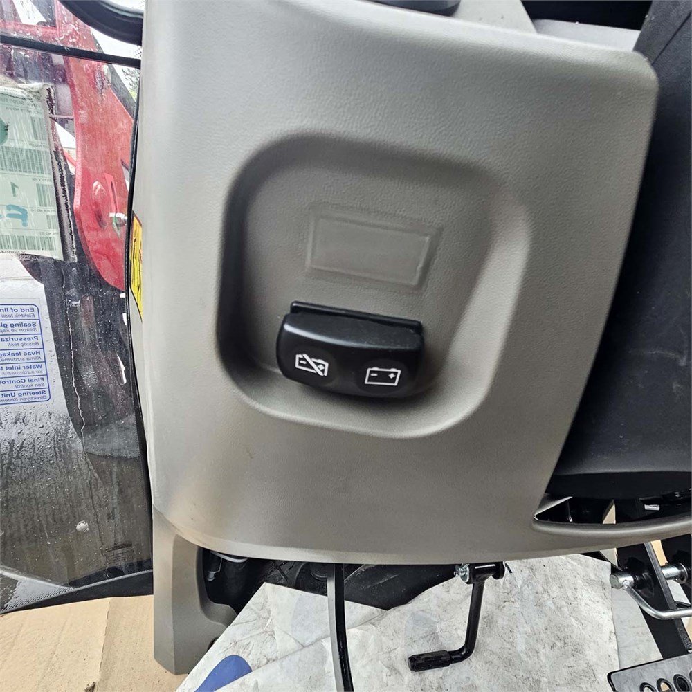 Case IH Farmall 100 A – Image 36