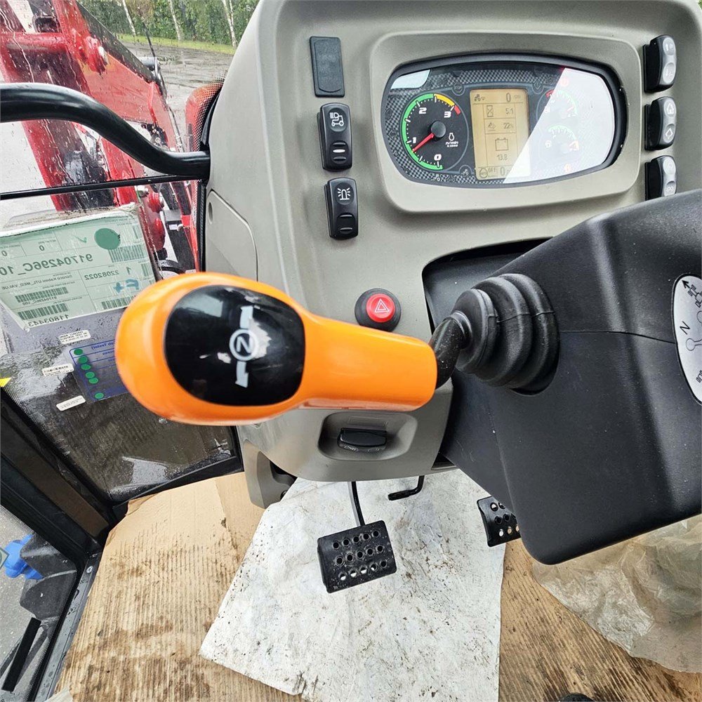 Case IH Farmall 100 A – Image 45