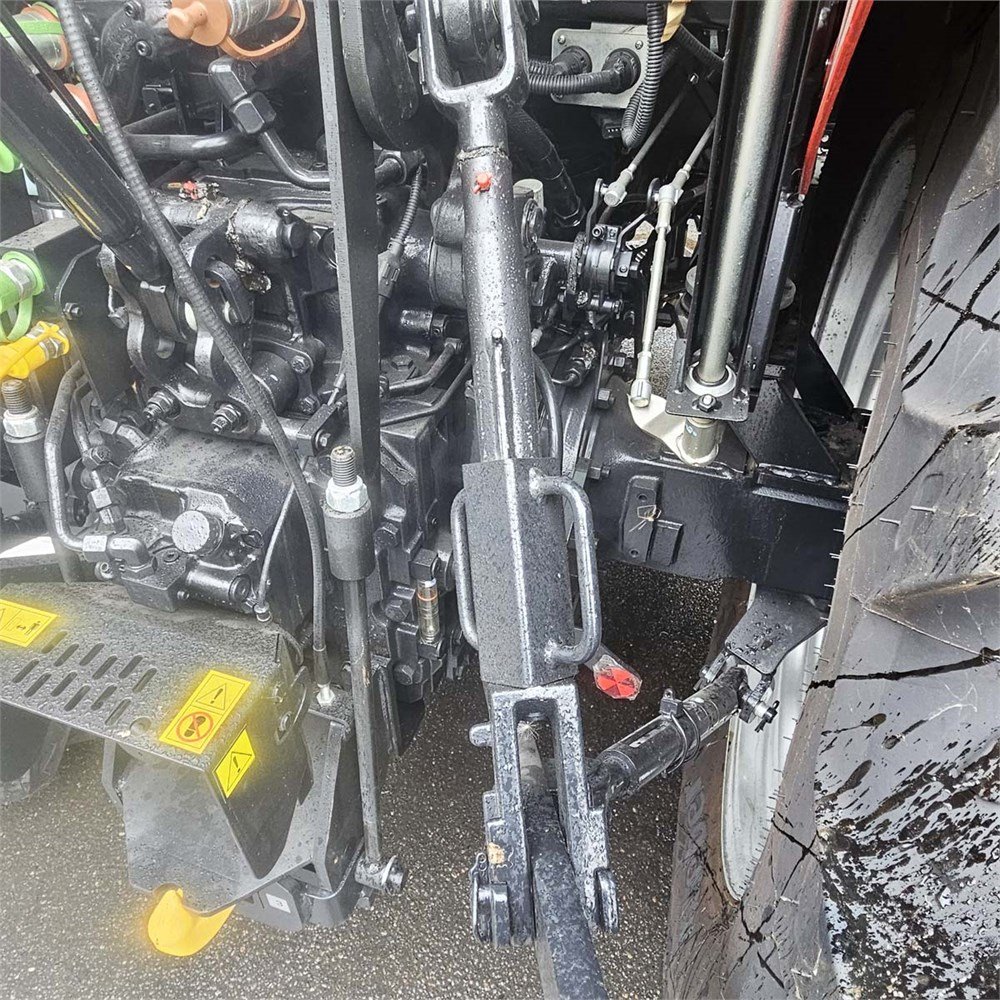 Case IH Farmall 100 A – Image 18