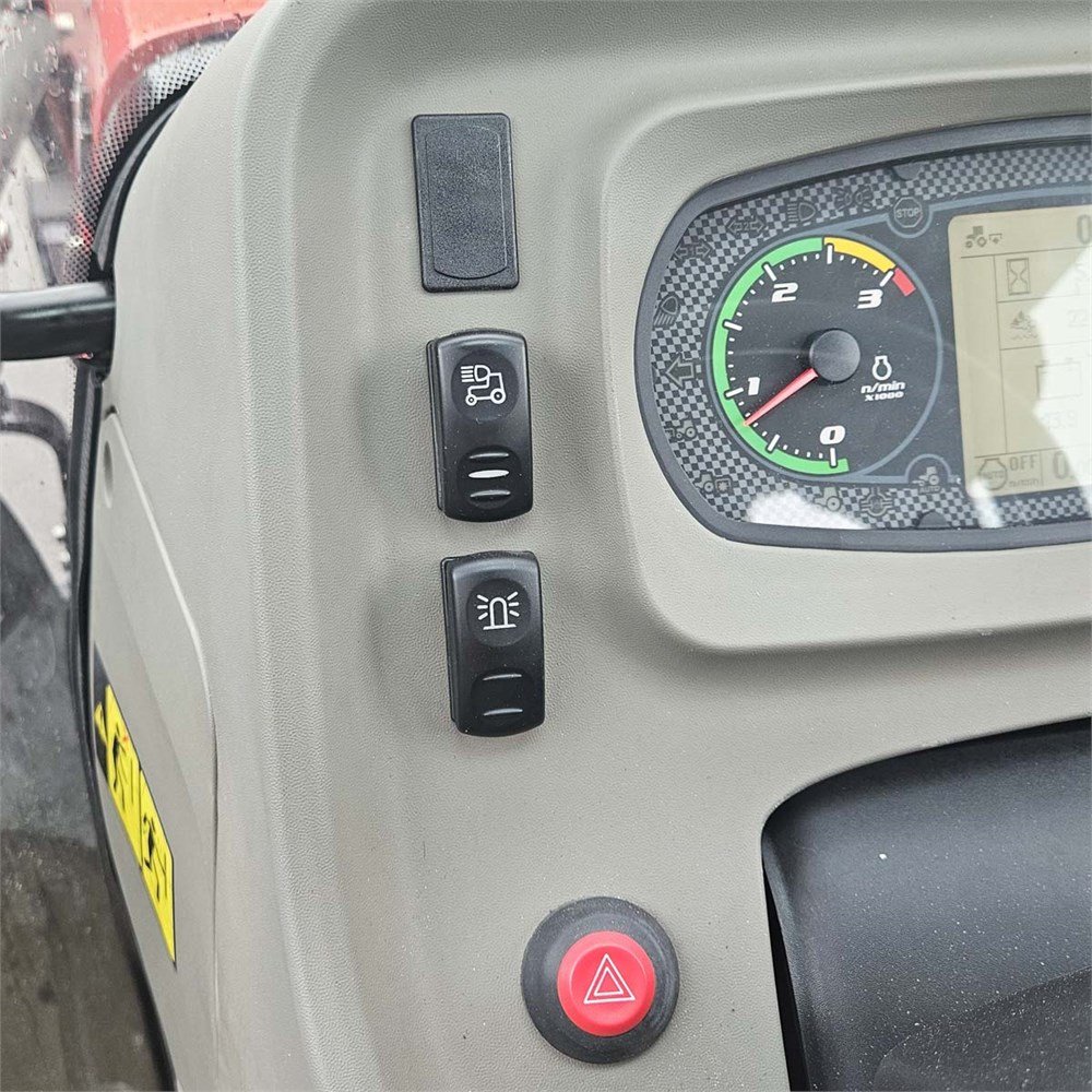 Case IH Farmall 100 A – Image 51