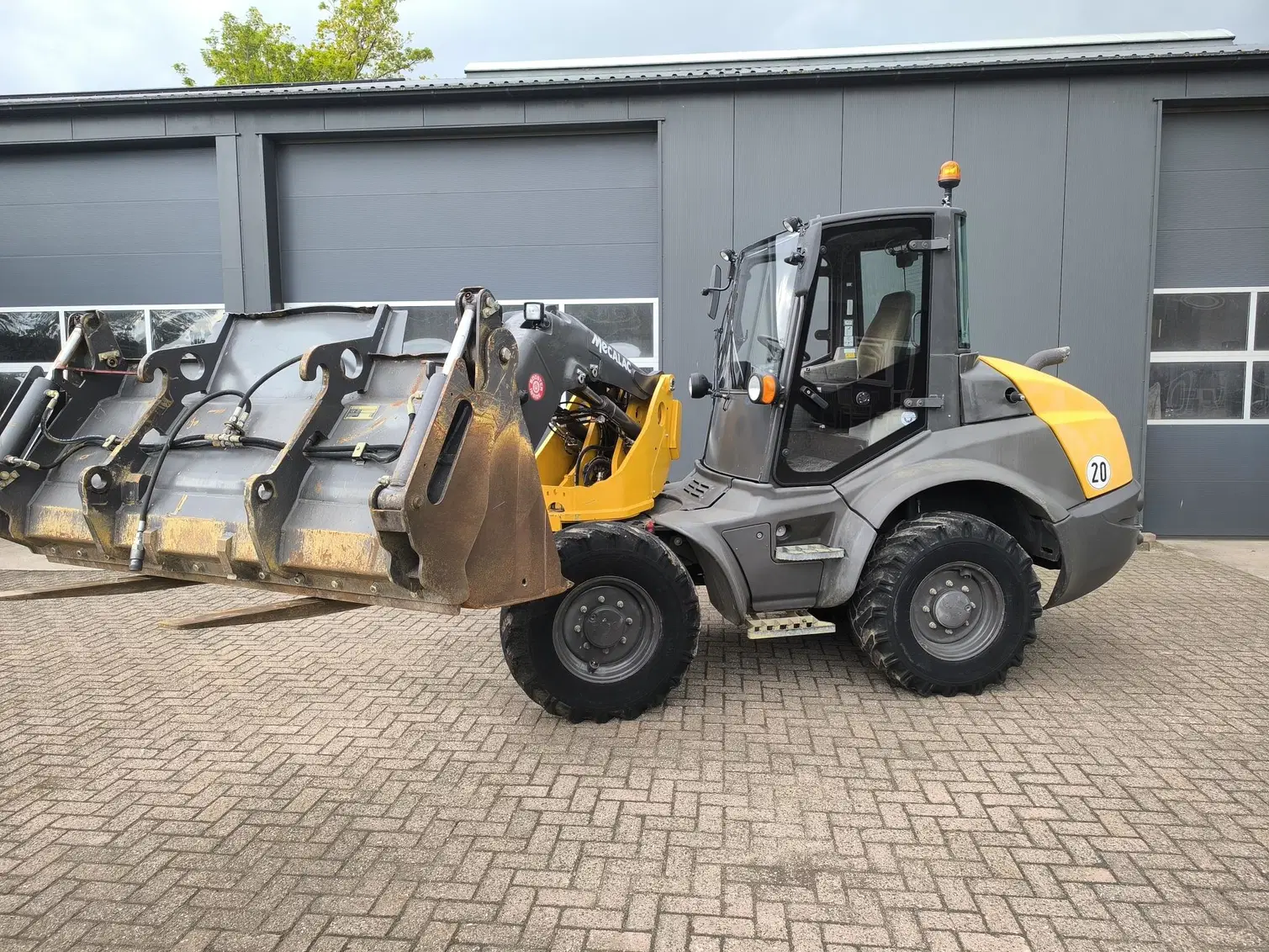 Mecalac AS 700