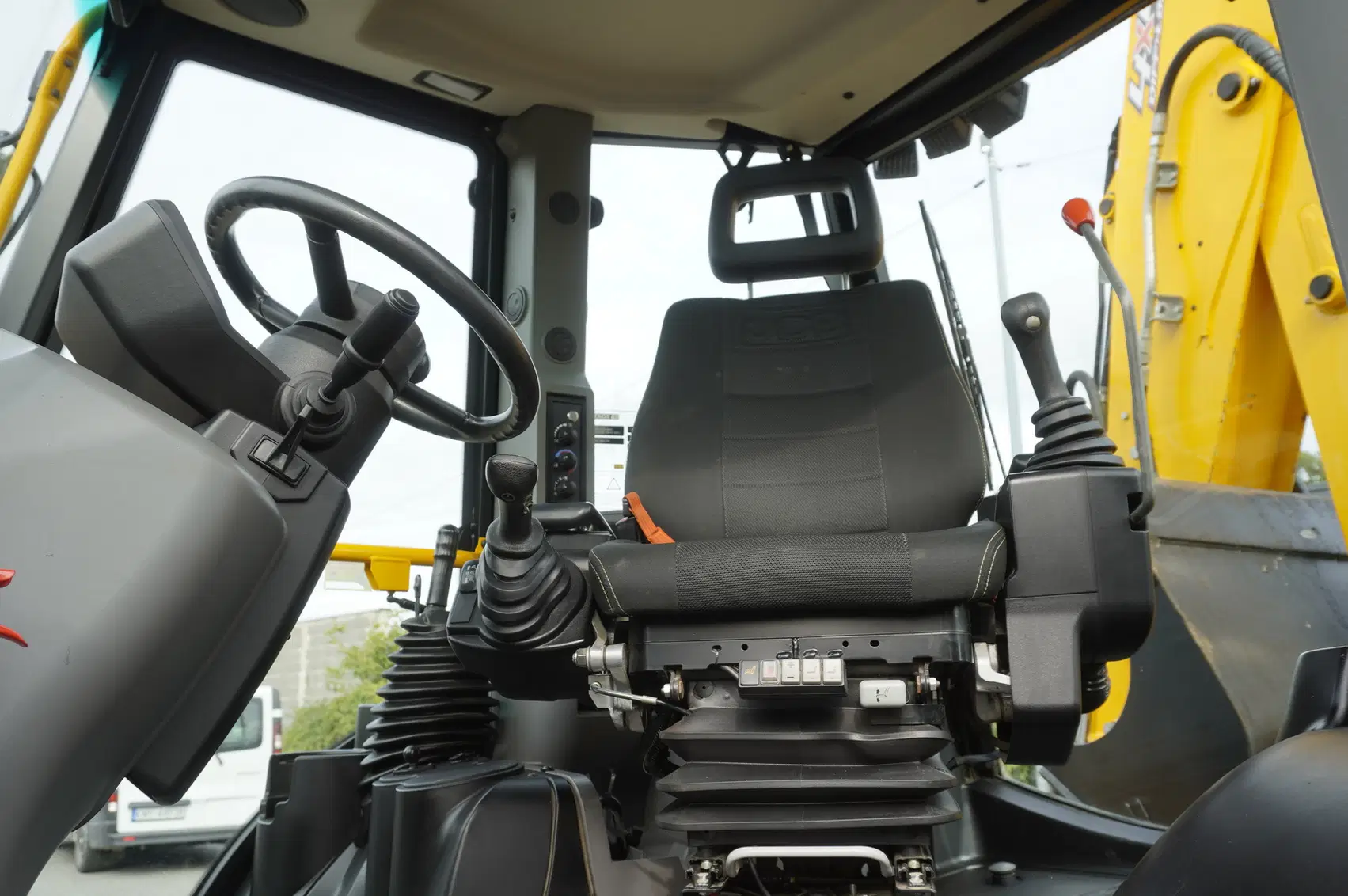 JCB 4CX PRO – Image 10