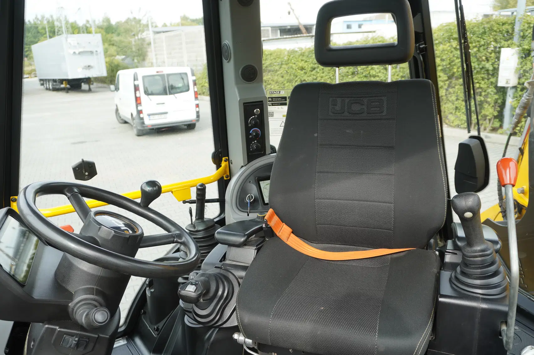 JCB 4CX PRO – Image 11
