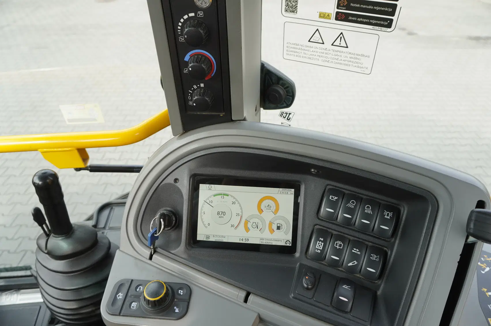 JCB 4CX PRO – Image 13