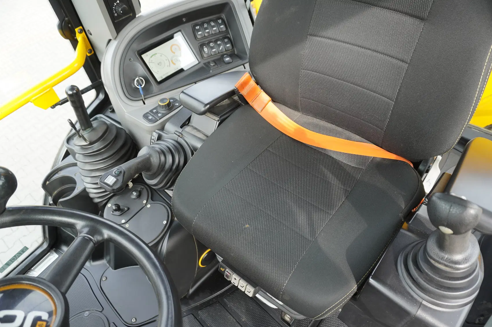 JCB 4CX PRO – Image 15